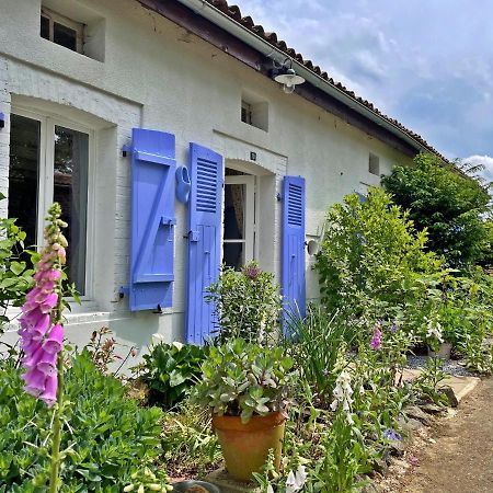 Champs Chevrier Mezieres-sur-Issoire Exterior foto