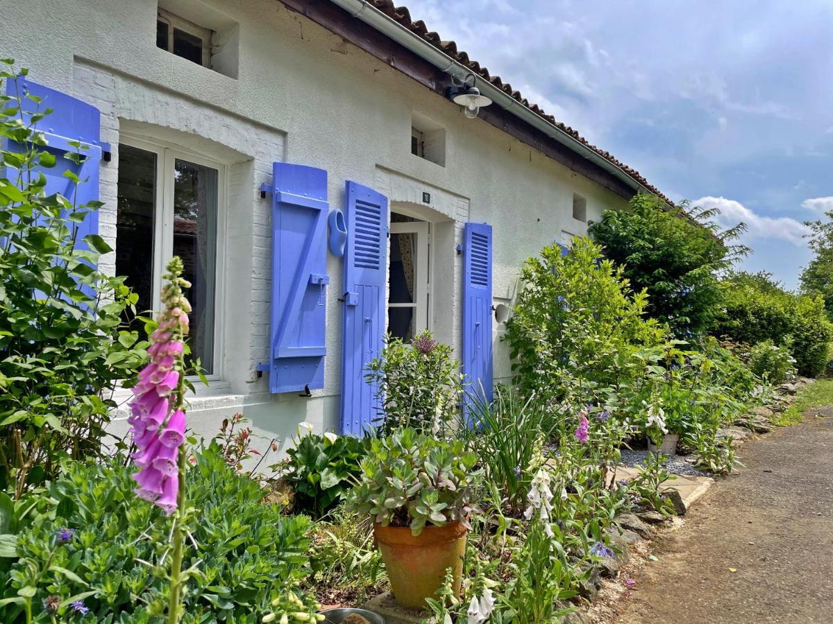 Champs Chevrier Mezieres-sur-Issoire Exterior foto