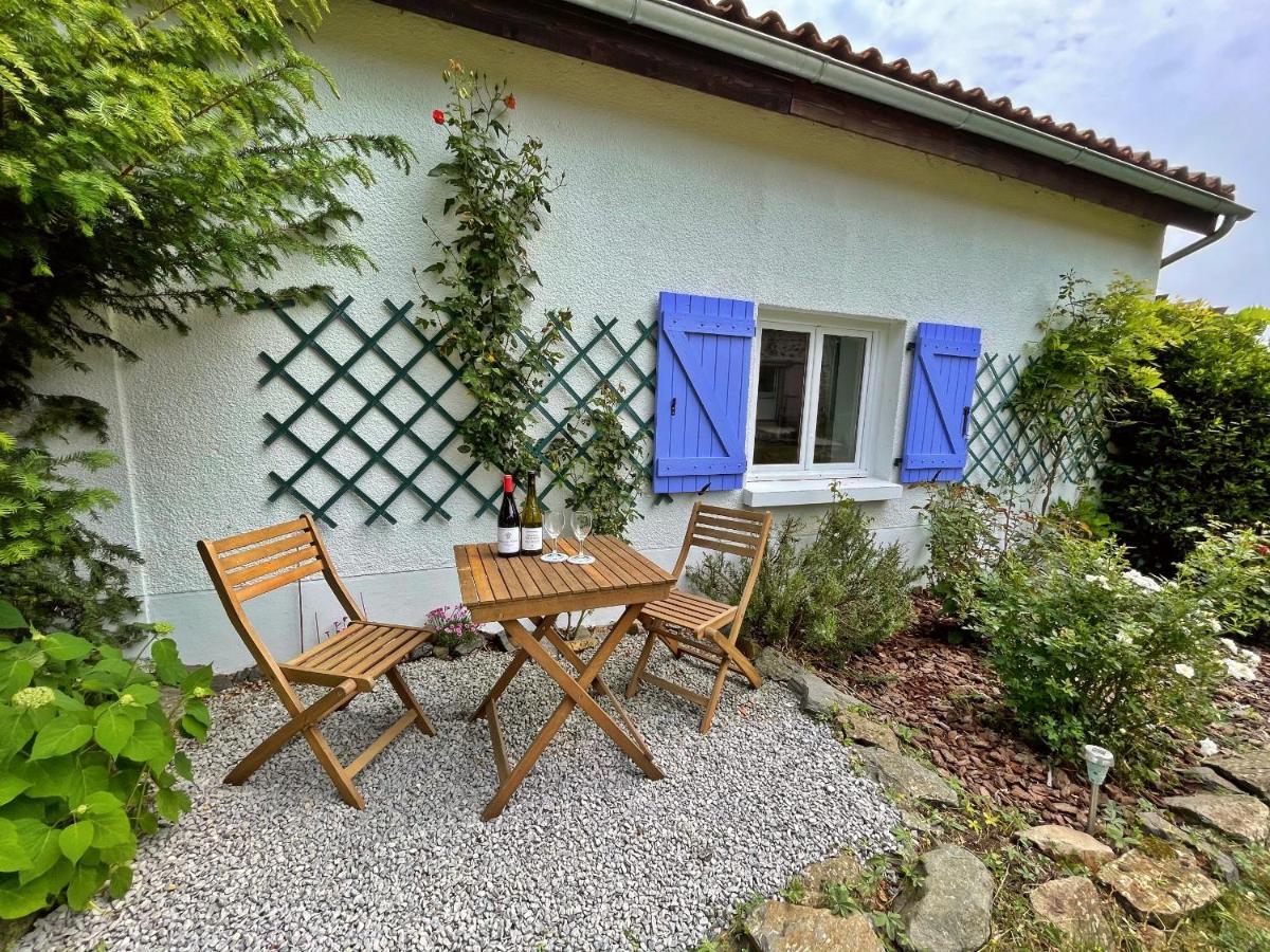 Champs Chevrier Mezieres-sur-Issoire Exterior foto
